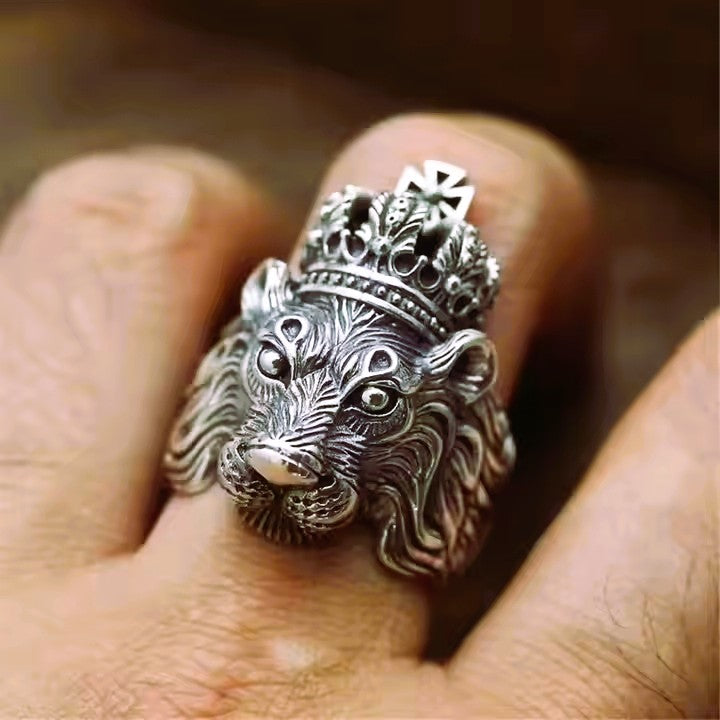 Silver lion head ring with intricate detailing, featuring a crown atop the lion’s mane, adding a regal and bold statement to the design.